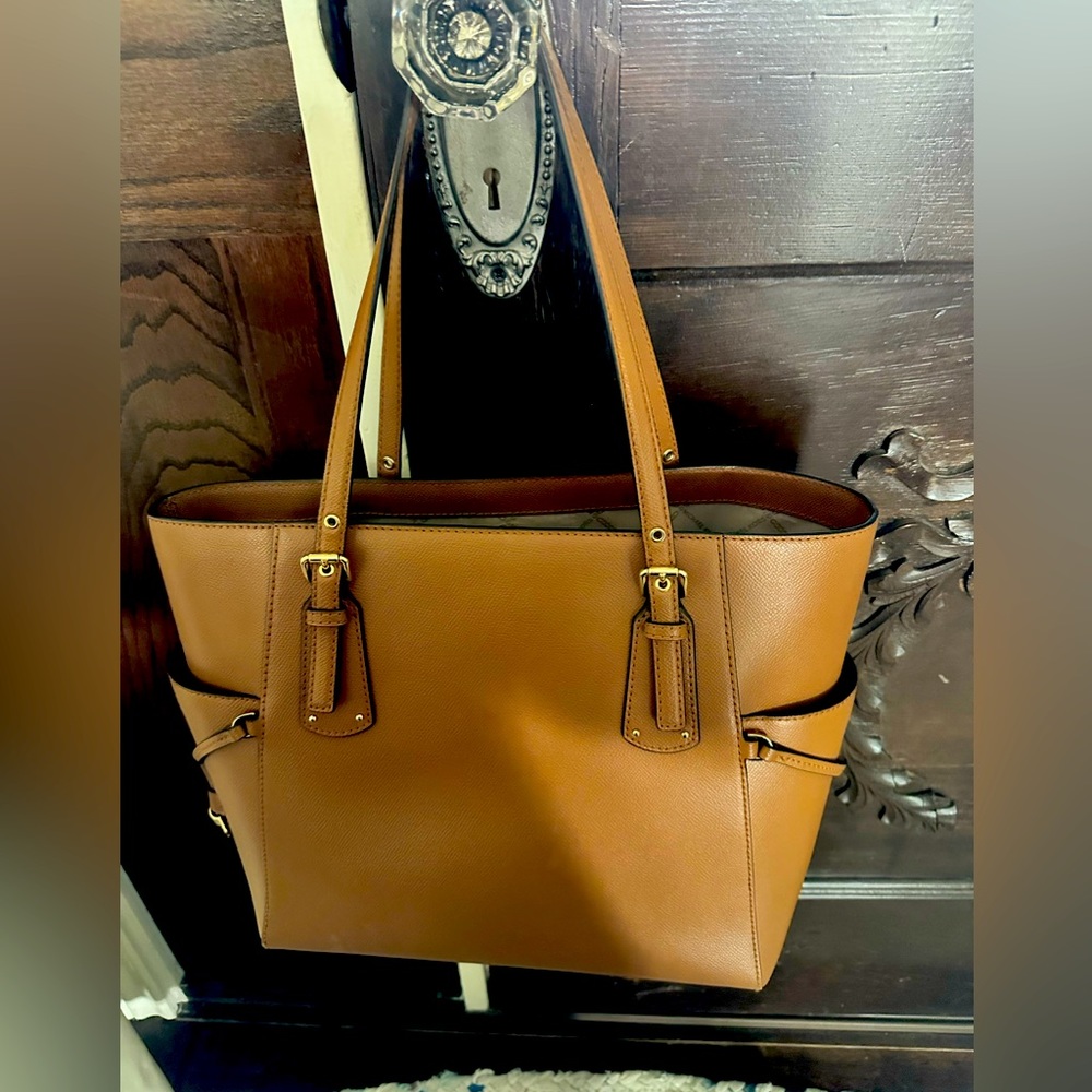 Perfect condition Michael Kors bag easily fits in laptop, cognac, and color